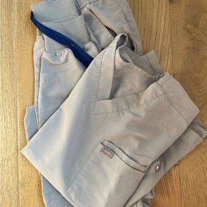 FIGS Scrubs Men’s Small: Cement Colorway